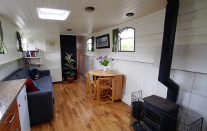 Roisin Dubh Houseboat